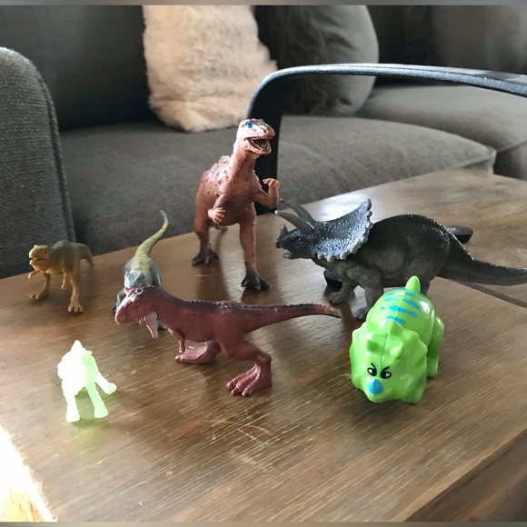2/$10 Lot Vinyl Toy Dinosaurs Plastic Tyrannosaurus Rex Triceratops Dinos Toys - Picture 4 of 9